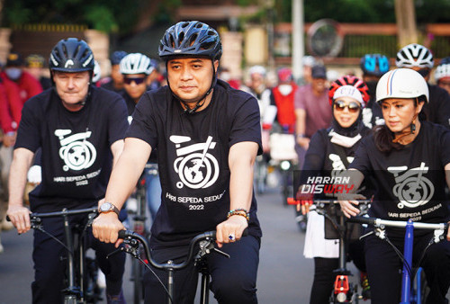 Pencinta Brompton ’’Racuni” Eri Cahyadi dalam Peringatan Bike World Day 2022 di Surabaya