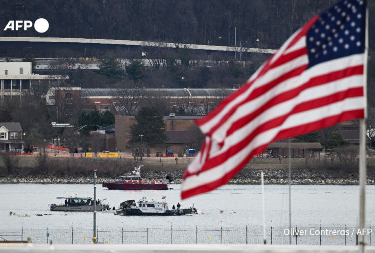 Tidak Ada Yang Selamat! 67 Orang  Tewas Dalam Tabrakan Pesawat American Airlines dan Helikopter Militer di AS