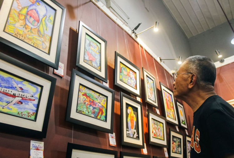Ekspresi Seni Pelukis Cilik dalam Cahaya Damai di Galeri Merah Putih Surabaya: Beri Dukungan, Jangan Dibatasi 
