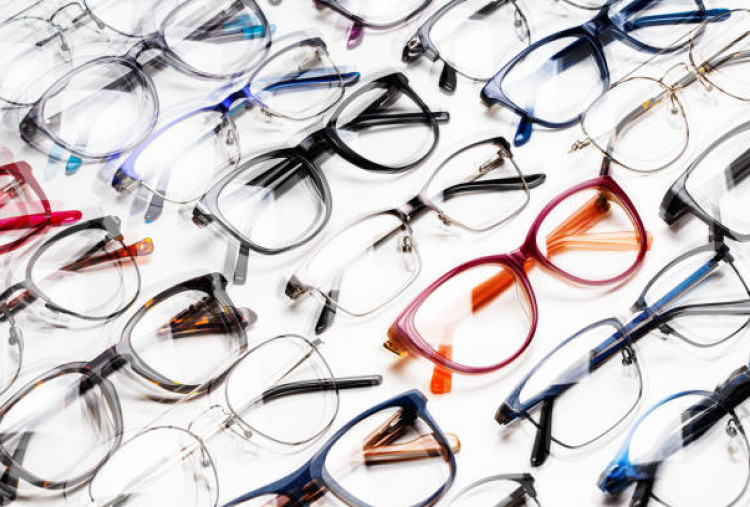 Pilihan 7 Frame Kacamata untuk Tampil Stylish Setiap Hari