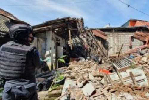 Polisi Temukan Bahan Berbahaya di Rumah yang Hancur Pasca Ledakan Dahsyat