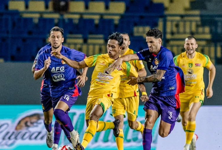 Persebaya Ditahan Persik 1-1, Edu Sedikit Kritik VAR!