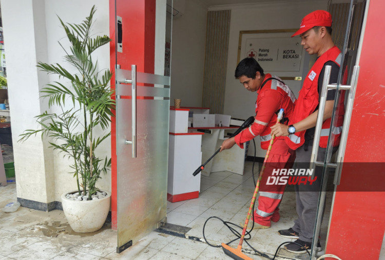 Diharapkan bantuan ini dapat membantu mempercepat pembersihan rumah dan fasilitas umum dari lumpur, kotoran, serta sisa material banjir yang sulit dibersihkan dengan cara konvensional. Melalui inisiatif ini, Bosch berharap masyarakat terdampak dapat segera kembali beraktivitas normal dan melanjutkan kehidupan sehari-hari.