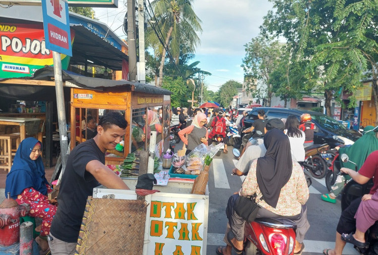 Berkah Ramadan! Hendra Jualan Takjil di Tanjung Priok 2 Jam Langsung Ludes, Untung Rp,1,5 Juta Sehari