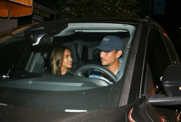 Jessica Alba dan Danny Ramirez Terlibat Hubungan Romantis