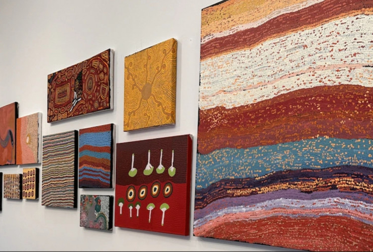 Pameran Turn Up the Heat Hadirkan Karya Seniman Aborigin di Australia