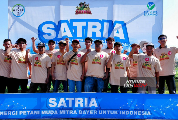 Program Bayer SATRIA merupakan perluasan strategis dari inisiatif Better Life Farming (BLF) yang telah dijalankan Bayer sejak 2020. Program ini dirancang untuk memperkuat kapasitas generasi muda di sektor pertanian melalui pendampingan, pelatihan, dan akses terhadap inovasi pertanian.