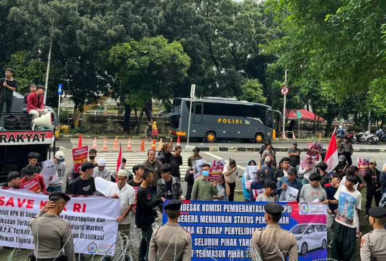 Massa Geruduk KPK, Minta Oknum Staf Ahli Kementerian Diperiksa atas Dugaan Gratifikasi