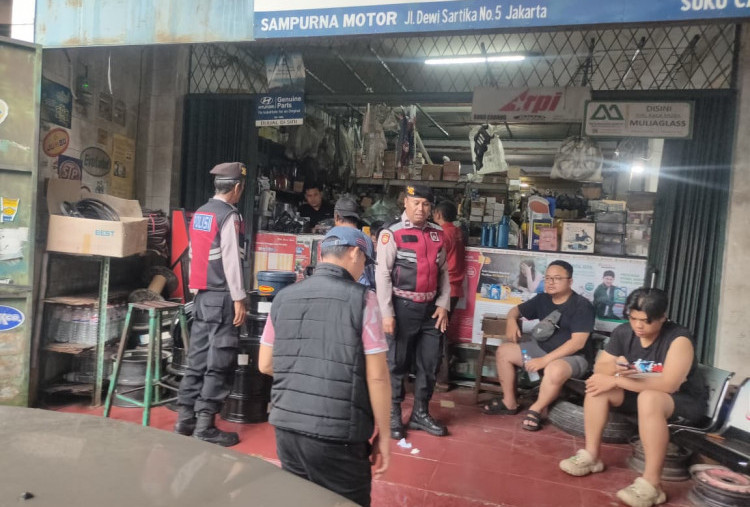 Polsek Ciputat Timur Intensifkan Patroli Jalan Kaki Jelang Natal dan Tahun Baru