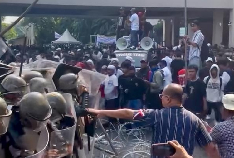 Eksekusi Hotel Sultan: Wamensetneg Kena Lempar Batu, Kivlan Zen Kena Kawat Berduri