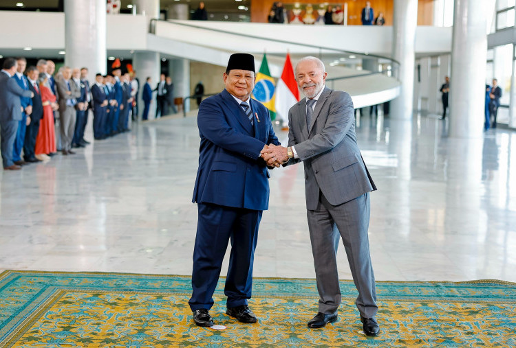 Momen Hangat Penyambutan Presiden Prabowo oleh Presiden Brasil di Istana Palacio do Planalto