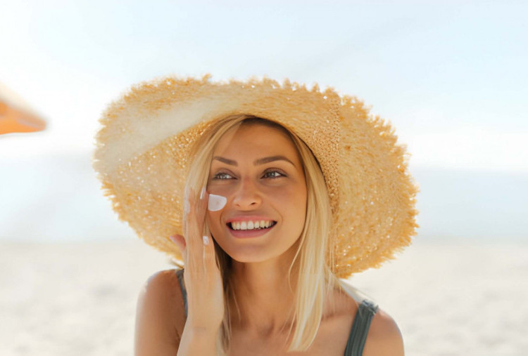 Tak Hanya Pagi, Apakah Sunscreen Boleh Dipakai Malam Hari?