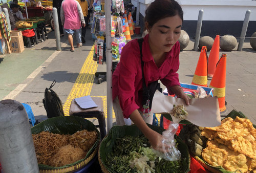 Kisah Lisa Penjual Pecel Berparas Cantik di Kawasan Kota Tua, Akui Betah Cari Duit di Jakarta