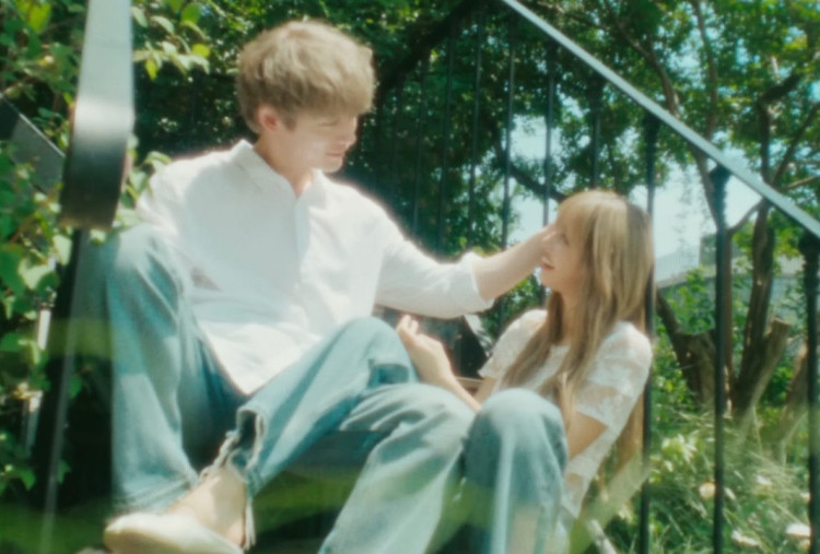  Lisa BLACKPINK Rilis MV Dream Bareng Kentaro Sakaguchi, Visual dan Kisahnya Bikin Hati Remuk!