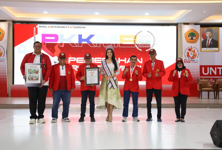 Untag Surabaya Raih Rekor MURI Lewat Komik AI Bertema Patriotisme