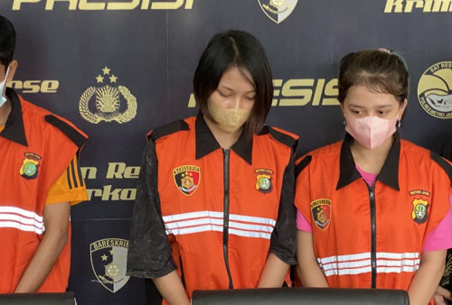 Bugil Secara Live di Medsos demi Mendapatkan Uang, 2 Wanita Cantik Ditangkap Polisi