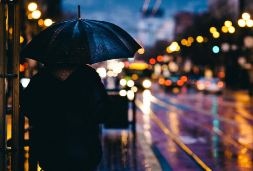 Catat Nih! 6 Tips Jaga Daya Tahan Tubuh Saat Cuaca Dingin di Musim Hujan