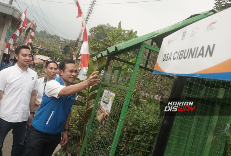 DSA Cibunian dihuni sekitar 13.070 penduduk yang mayoritas bekerja sebagai petani, peternak, pembudidaya ikan, pelaku UMKM, dan pekerja sektor jasa. Desa ini memiliki potensi sumber daya alam, UMKM, wisata alam, serta edukasi berbasis masyarakat yang dikembangkan melalui program pemberdayaan ACC.