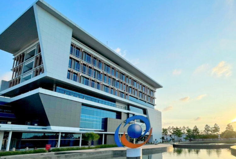 Kampus Digital Esa Unggul: Revolusi Pendidikan Tinggi di Era Digital dengan Fleksibilitas Pembelajaran 100% Online