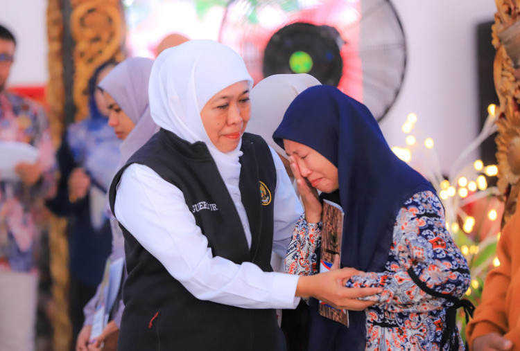 Khofifah Gelontorkan Bansos Rp24 Miliar ke Sumenep, Santuni 17 Keluarga Korban Campak