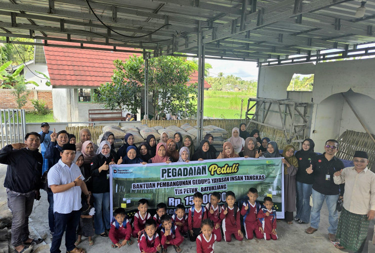 Peduli Pendidikan, Pegadaian Praya Dukung Pembangunan Infrastruktur Sekolah dan Investasi Emas Sejak Dini 