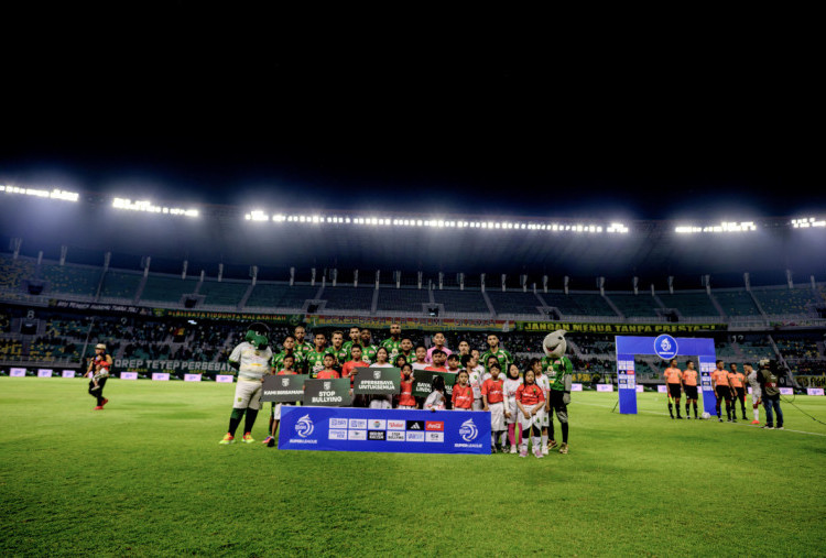 Persebaya Hadirkan Anak dengan Down Syndrome Sebagai Player Escort, Kampanyekan Stop Bullying di GBT