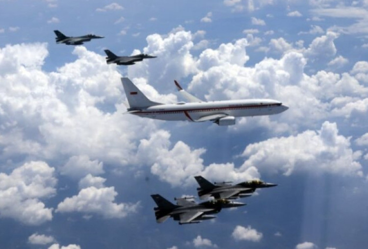 HUT ke-80 TNI AU: Jet Tempur F-16 dan T-50 Kawal Penerbangan Presiden Prabowo 