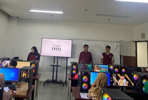 Pelaku UMKM Ngagel Rejo Ikuti Pelatihan Dasar Excel bareng Telkom University Surabaya 