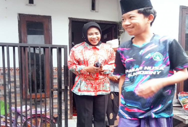 Wabup Sidoarjo Bantu Kaki Palsu untuk Penyintas Tragedi Al-Khoziny 