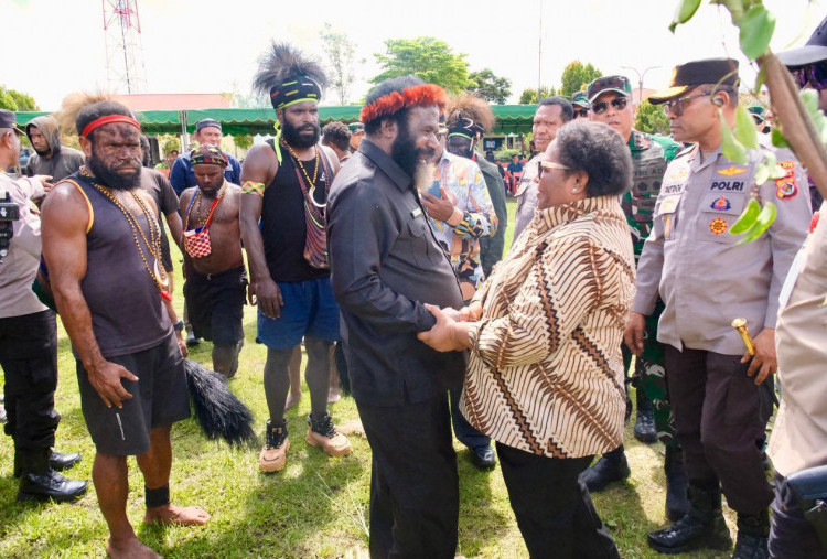 Kawal Perdamaian Wamena, Wamendagri Ribka Haluk Turun ke Lokasi Konflik