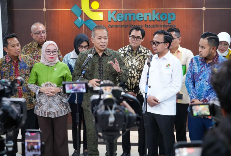 Menkop Gelar Kick Off Bulan Koperasi, Semarakkan Harkopnas ke-79