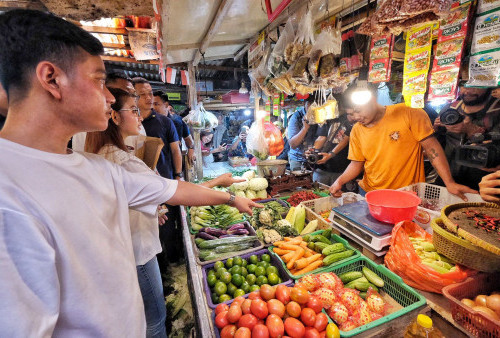 Gibran Blusukan Di Pasar Rawasari, Ingin Pedagang Tradisional Pakai Pembayaran Non Tunai 