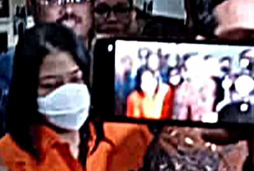 Putri Candrawathi Menangis Pilu Berbaju Oranye: Saya Ikhlas Diperlakukan Seperti Ini