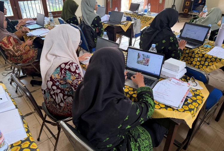 Polinema Latih Guru di Tumpang Kembangkan Media Pembelajaran Bahasa Inggris Berbasis AI