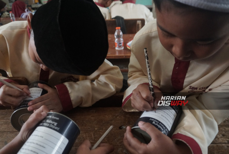 Manulife Indonesia Resmikan Fasilitas Air Bersih dan Sanitasi untuk Ribuan Warga Pasir Angin, Bogor