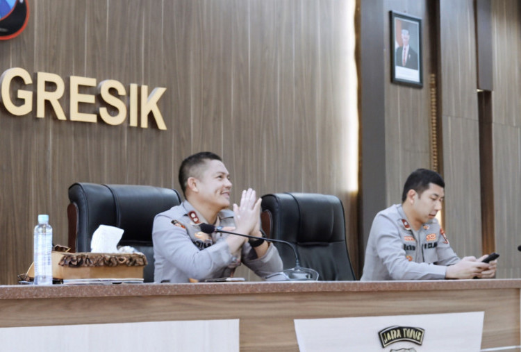 Kenalkan Lapor Cak Roma, Polres Gresik Gandeng Kades Awasi Jam Operasional Truk
