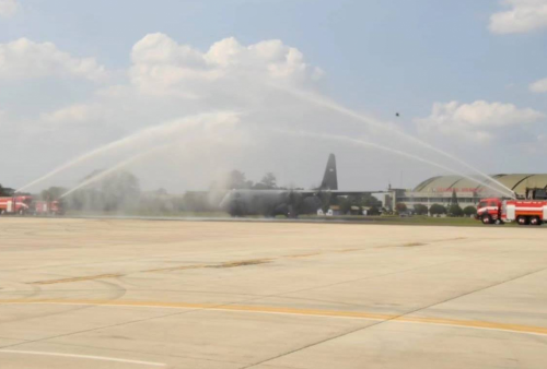 Pesawat C-130J Super Hercules Kedua TNI AU Tiba di Lanud Halim Perdanakusuma Jakarta setelah 25 jam Penerbangan dari AS