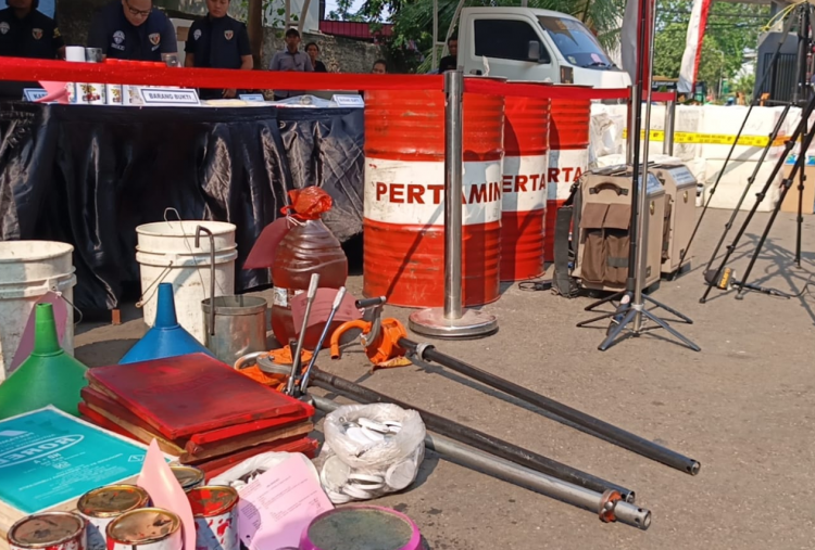 Modus Licik Pabrik Oli Palsu Terbongkar, Oli Bekas Disulap Jernih lalu Diberi Label Pertamina