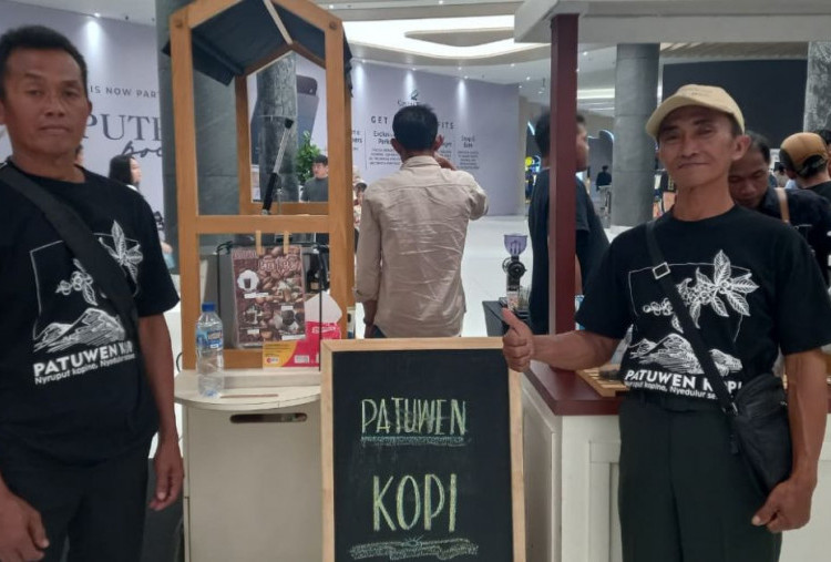 DFAT Australia Berikan Hibah untuk Pelatihan Petani Kopi Bersama UK Petra, Ajari Pemasaran dan Keuangan