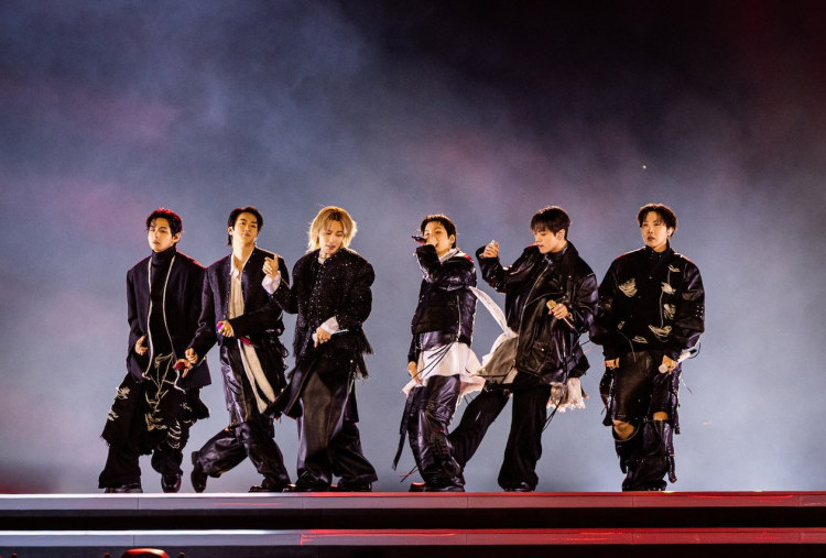 7 Hal Seru dari Konser BTS ARIRANG di Gwanghwamun, Setlist Jenius Sampai Ment Penuh Chaos