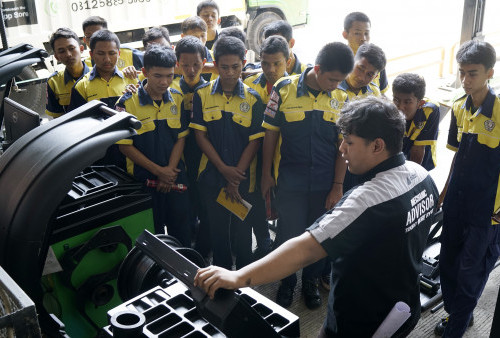 Ratusan Pelajar Serbu Kantor Tekiro, Kenal Langsung dengan Dunia Industri Otomotif
