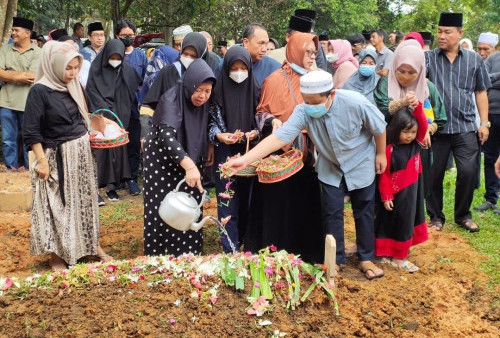 Jenazah Rachman Djalili  Dimakaman di TPU Kebun Bunga, Ridho Yahya Ikut  Mengantar