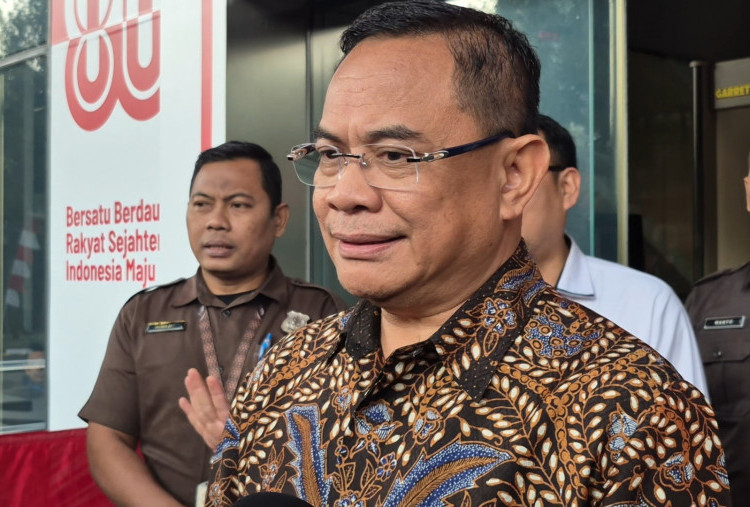 Diperiksa 6,5 Jam KPK, Sudewo Cepat-cepat Naik Aplhard Putih