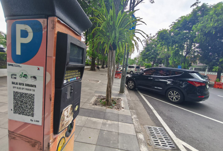 Pemkot Surabaya Wajibkan Pengusaha Pakai Parkir Digital Akhir Tahun Ini 