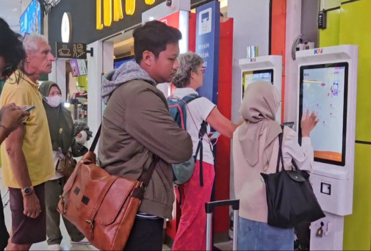 Libur Panjang dan Jelang Hari Raya Waisak 2025, Lonjakan Penumpang Kereta Api Mulai Terasa