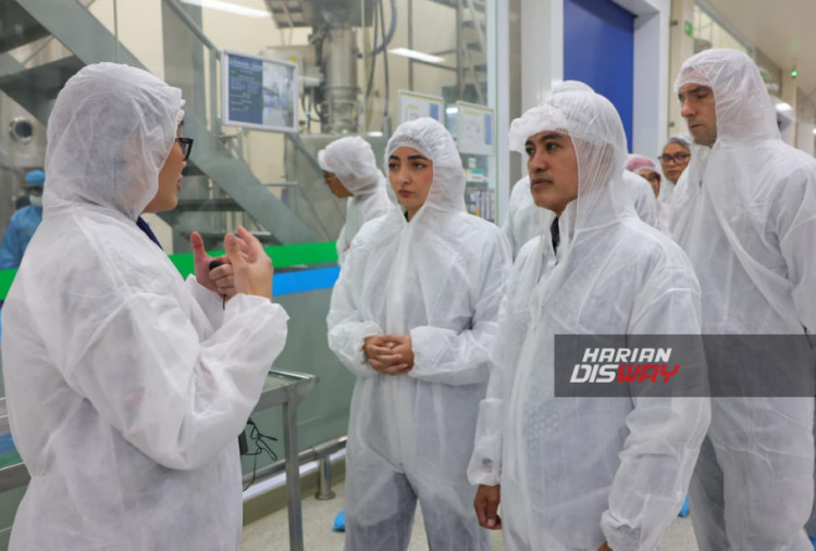 Menteri Federal Jerman untuk Kerja Sama Ekonomi dan Pembangunan, Reem Alabali Radovan, menegaskan komitmen Jerman dan Indonesia terhadap pembangunan berkelanjutan dan inklusif. Hal itu terlihat dari fasilitas Bayer Healthcare di Cimanggis yang memadukan investasi berkelanjutan, inovasi, penguatan industri lokal, serta pengembangan manufaktur untuk mendukung kesehatan ibu dan anak.
