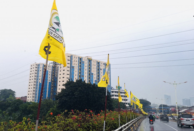 Pramono Perintahkan Satpol PP Copot Bendera Partai di Jalanan: Ini Mengganggu!