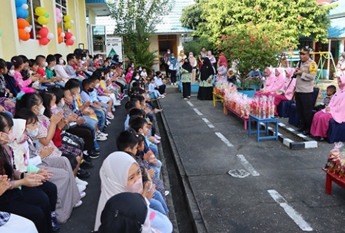 Kapolres Pangkalpinang dan Istri Sambut Siswa Baru TK Kemala Bhayangkari