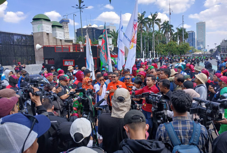Demo Buruh di Depan Gedung DPR, Pegawai dan Anggota Dewan Diminta WFH 