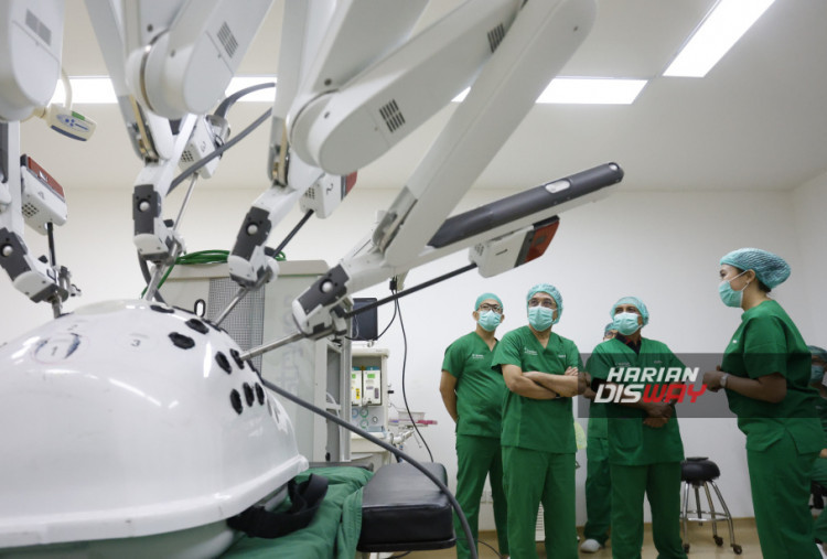 BMHS menyebut pengembangan bedah robotik merupakan bagian dari strategi jangka panjang untuk memperluas kapabilitas layanan kesehatan kompleks. Investasi teknologi tersebut tetap mengedepankan prinsip patient first, dengan penggunaan teknologi disesuaikan dengan kondisi pasien, indikasi klinis, kompleksitas kasus, dan manfaat yang diharapkan.